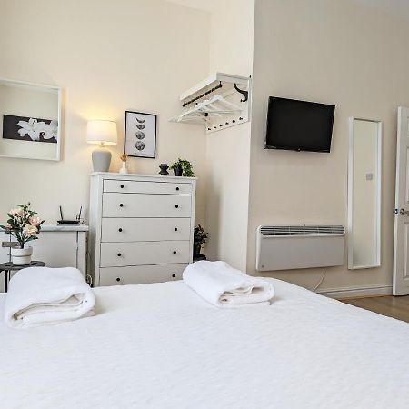 Guest Rooms In Anfiled Near Stadium, Free Parking Liverpool Buitenkant foto